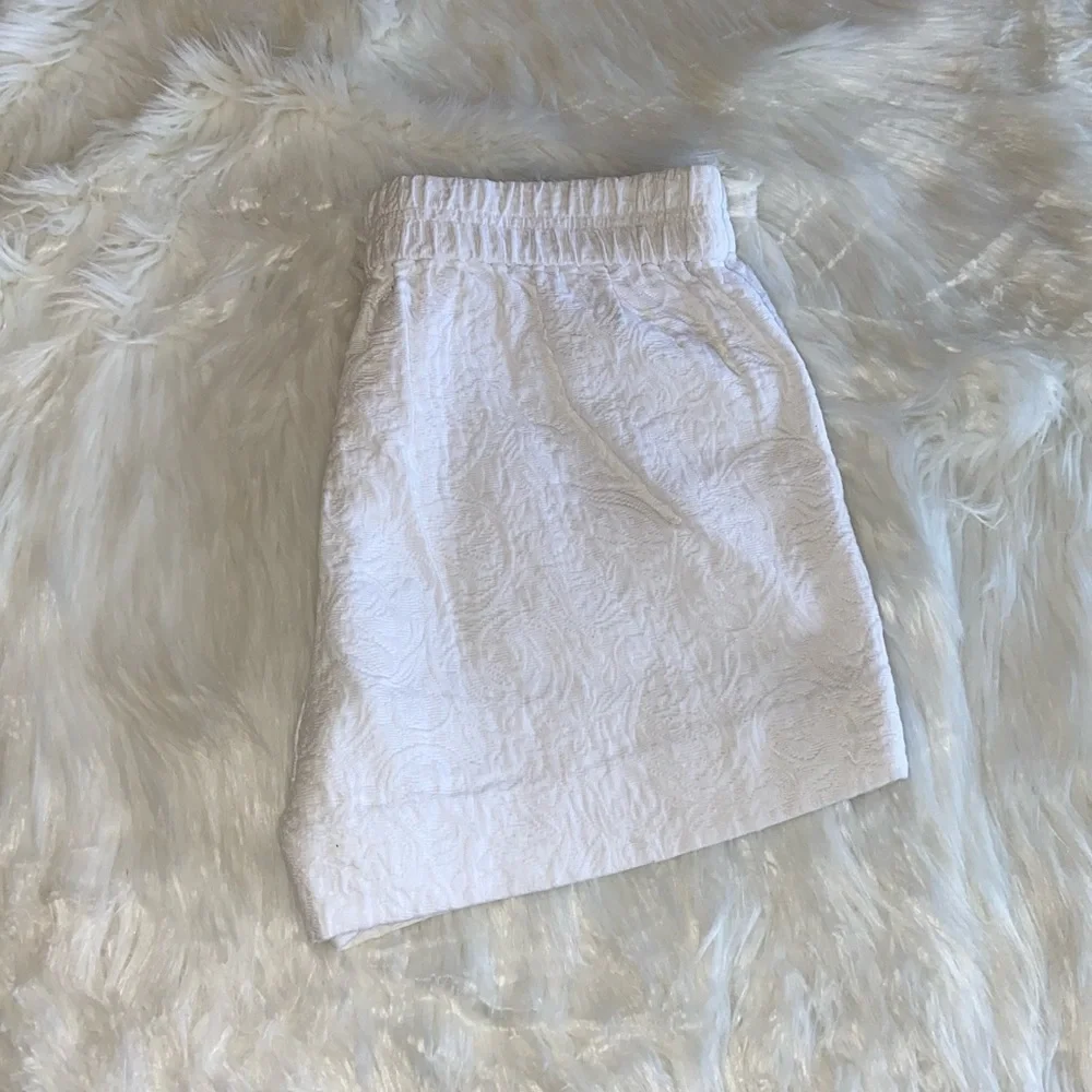 J.Crew size 0 white patterned plush soft shorts